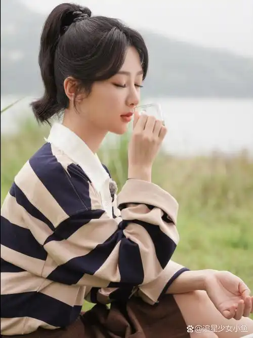 最近杨紫这组田园风美美近照真的好让我惊艳…… 真的好喜欢杨紫啊!