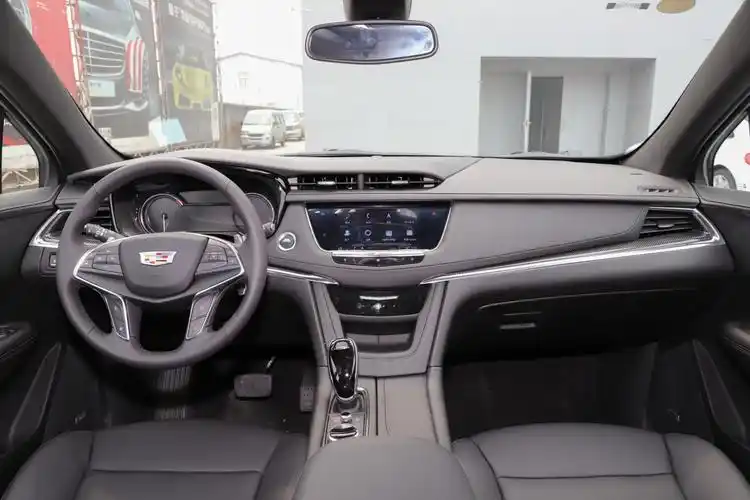 凯迪拉克xt528t 四驱 领先运动型内饰全景正拍