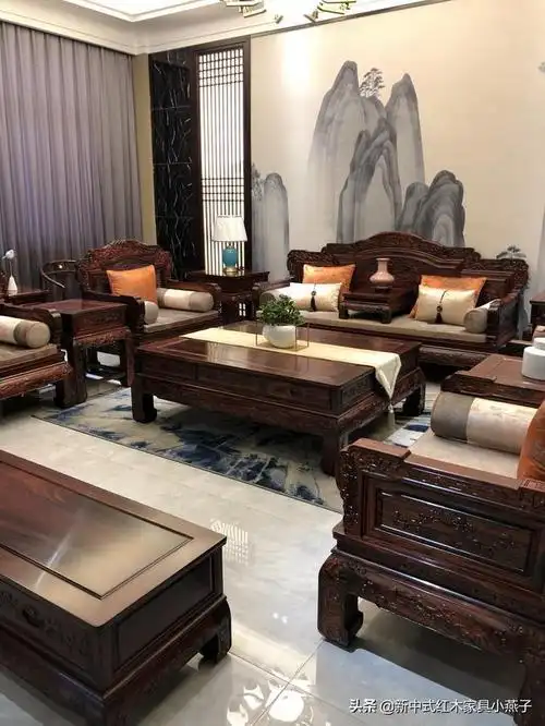 阔叶黄檀在红木家具中的地位如何?你会选阔叶黄檀还是缅甸.
