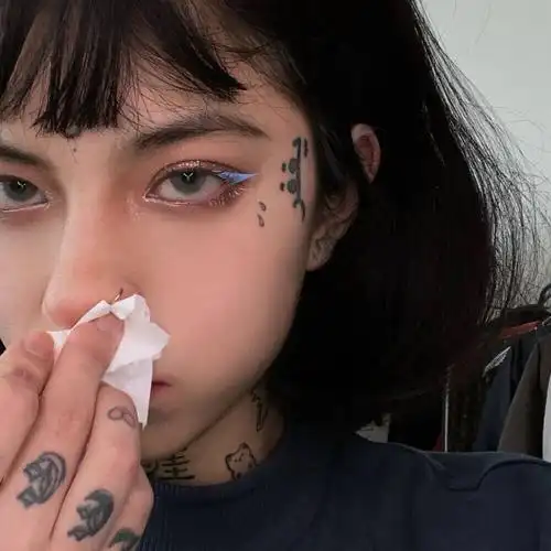 酷酷的女生头像(图片来自网路,侵删)