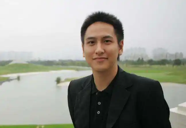 即使这么有钱汤珈铖还是非常节俭,大家一般看到的豪门少爷都是豪车