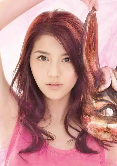 林峰前女友吴千语晒旅游照,搭上富三代男友,生活多姿多彩_富豪_照片