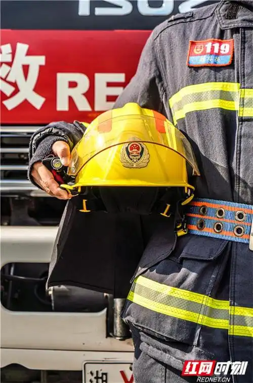 中国消防救援,橙色的战衣,红色的战车,银色的水枪,构成了我们消防梦最