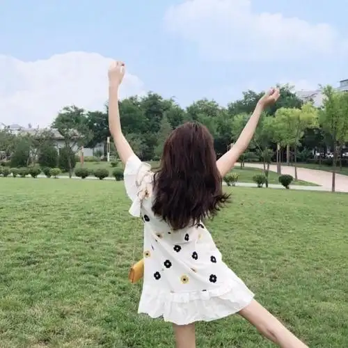 治愈系甜美女生背影头像