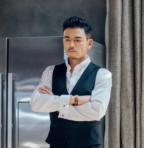 还记得《快乐星球》里的欧阳老师吗?没想到她嫁给了"小包总"!