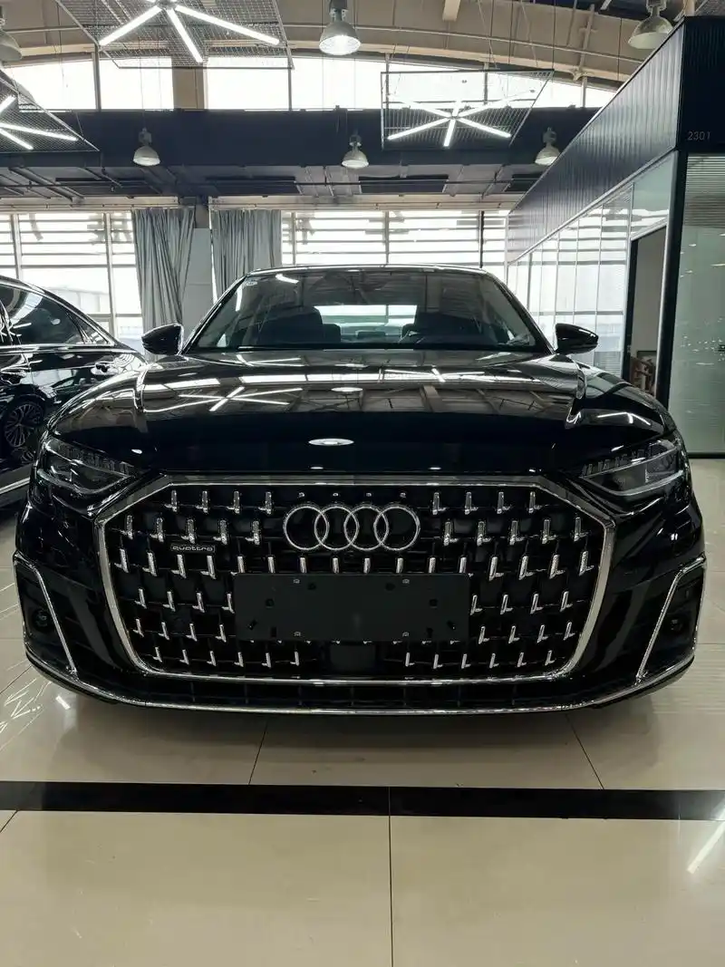 奥迪a8不愧是车的天花板,这气场真的太强大了,您觉得呢?