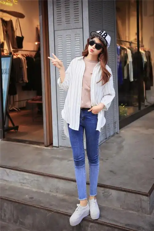 韩系学院风搭配 格子衫 打底衫 小脚裤 小白鞋