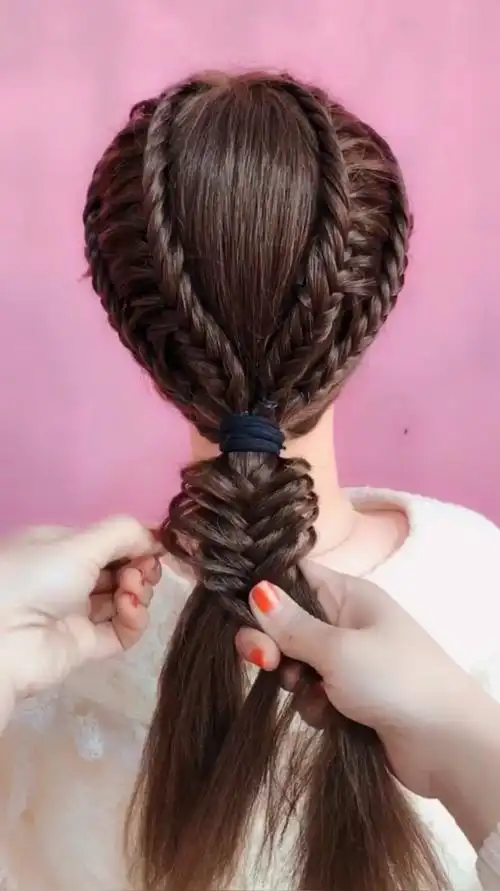 全民最火编发#女人三十岁一定要会的发型-度小视