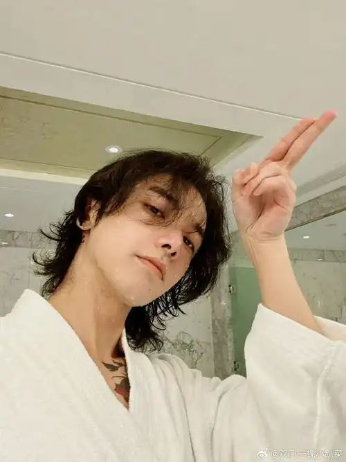 华晨宇香港演唱会官宣##华晨宇首次香港户外演唱会