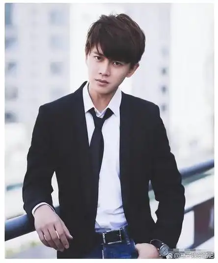 28岁当红早婚的任嘉伦,火得一塌糊涂,有自己的离经叛道