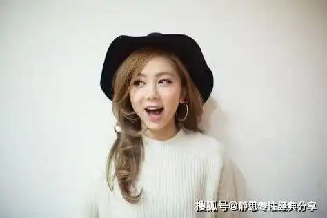 "巨肺天后"邓紫棋是一位创作型歌手,她从巅峰跌落谷底,通过努力后重新