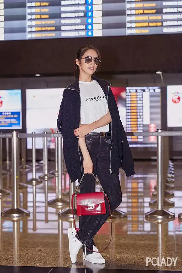 林依晨受邀前往巴黎时装周舒适穿搭时尚有型