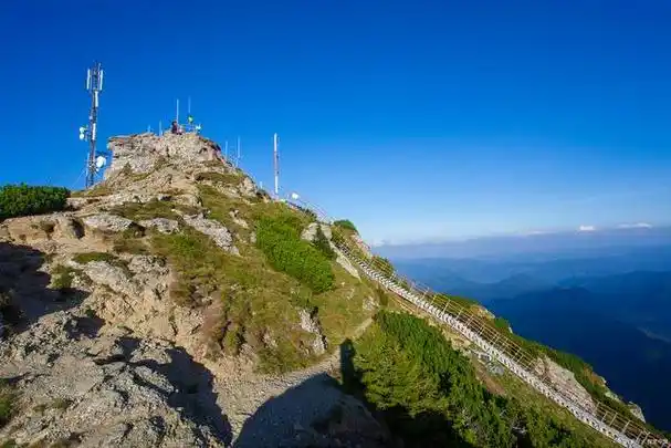 宝鸡市太白山旅游景区位于中国陕西省宝鸡市太白县境内,是国内旅游必