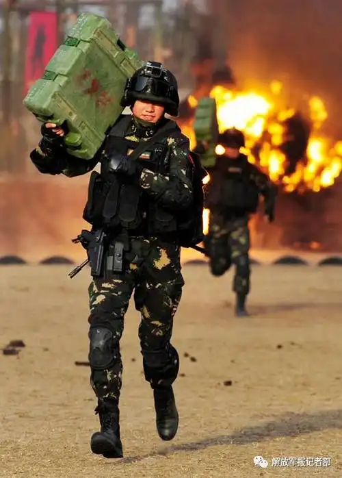 "响箭"特种部队女兵:对面的男孩儿不敢来