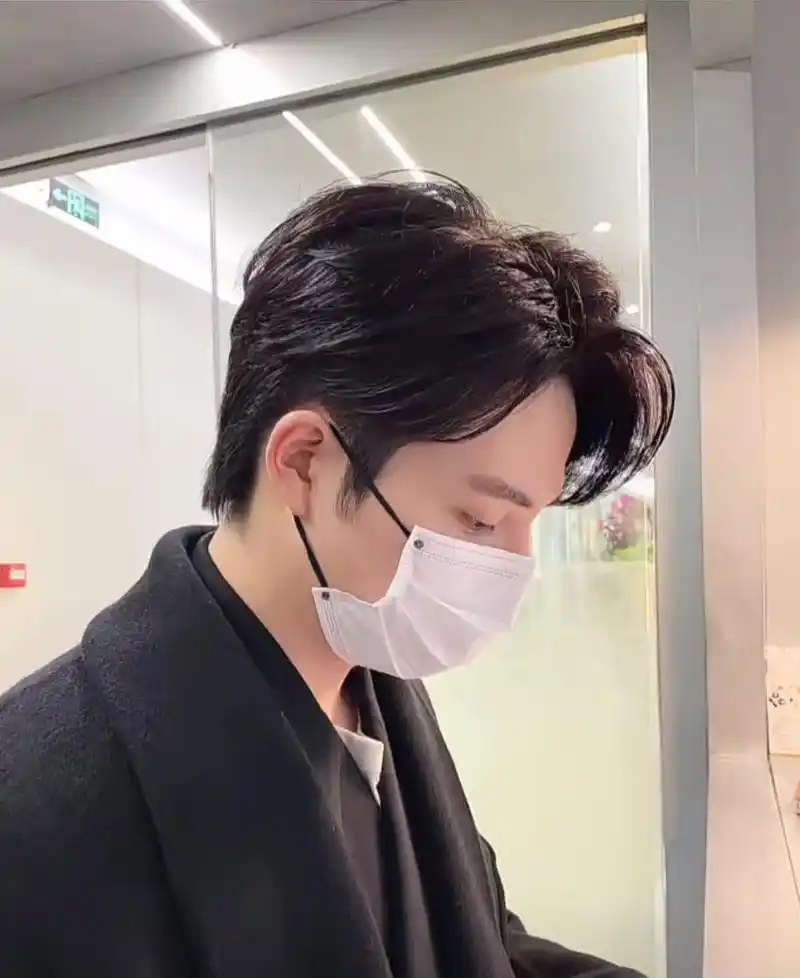 "男土纹理烫男生钢夹烫男土穿搭男生好看发型参考v这款韩系男士发型