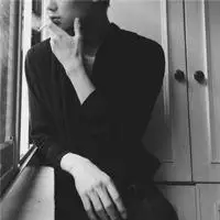 黑白伤感男生qq头像大全2019烟不是好东西是瘾在作怪