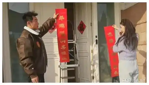 郑恺苗苗两家人吃团圆饭三胎女宝宝出镜老大老二正脸都像郑恺