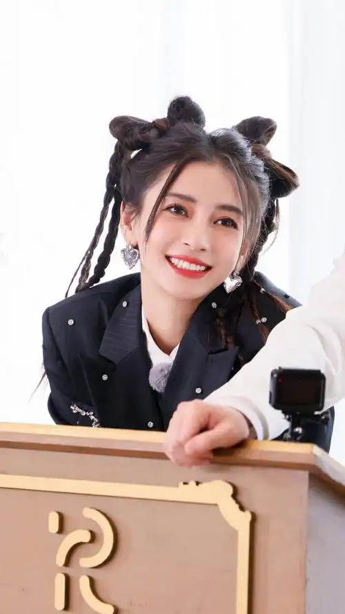 angelababy奔跑吧蝴蝶结麻花辫造型甜美可人