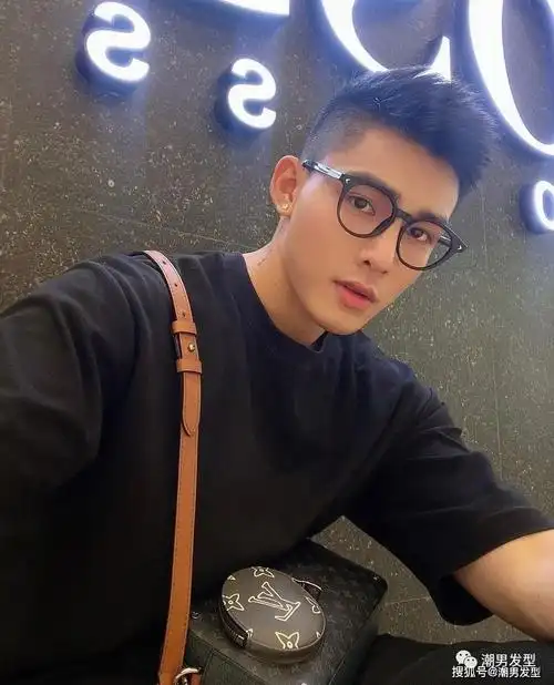 2021年超帅的4款男生发型参考个性又时尚值得一剪