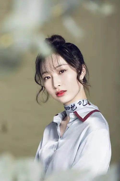 王梓桐初冬文艺范写真 清新秀丽灵动可人