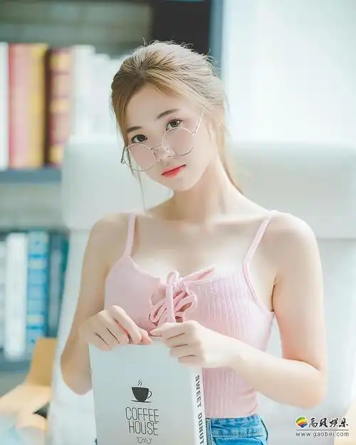 泰国正妹嫩模美照ecup大长腿艳丽面容和姣好身材吸引大批粉丝