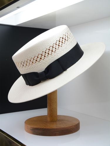 旗左 春夏新款平沿遮阳礼帽镂空编织三分草英伦风帽子百搭黑白