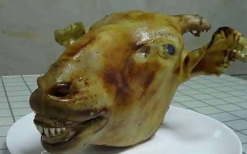 小伙在家自制卤羊头,肉剔干净,羊脑也没放过!