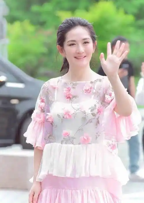 生产伤害有多大?谢娜的变化,p图都没拯救得了!_女人_都会_形象