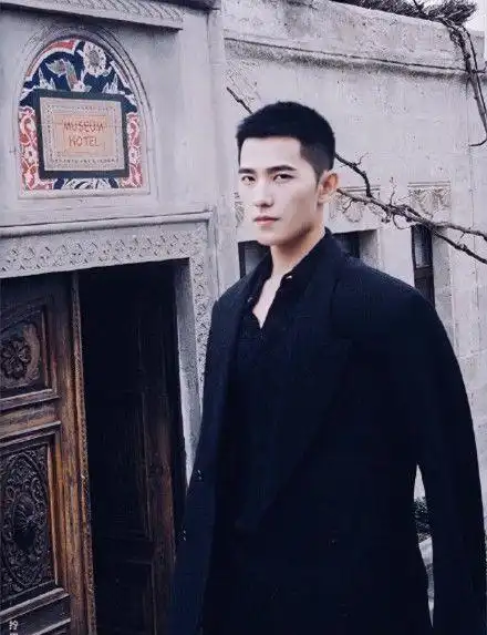 男明星寸头造型,肖战陈伟霆很野,最后一位却像是犯了罪|发型|短发