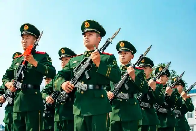 把青春压进枪膛(2)