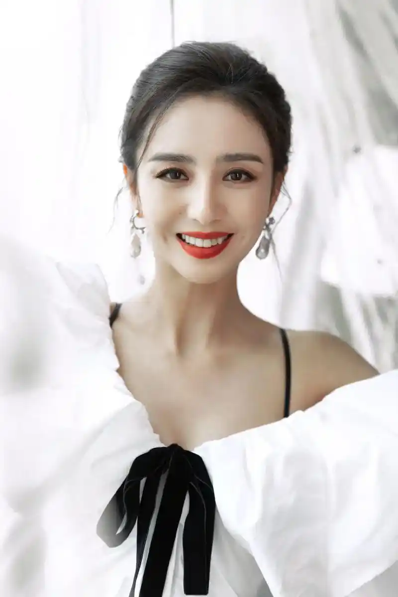 佟丽娅 1983年8月8日出生于新疆伊犁察布查尔, - 抖音