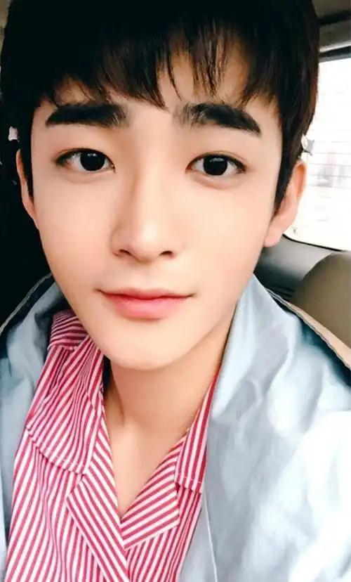 分享一位萌萌的可爱小鲜肉瓜子脸大眼睛的小正太2