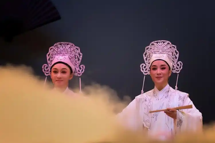 舞台抓拍一组浙江小百花越剧团演出梁祝