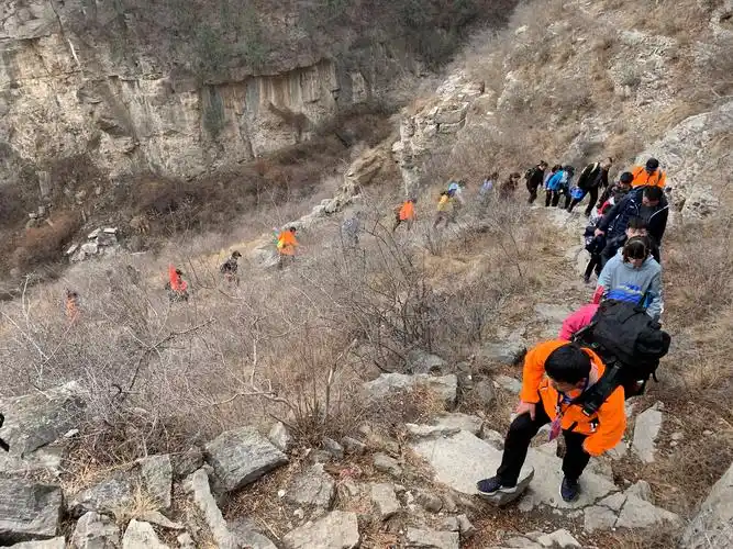 蒲城城南队3月3日春季户外登山活动圆满完成