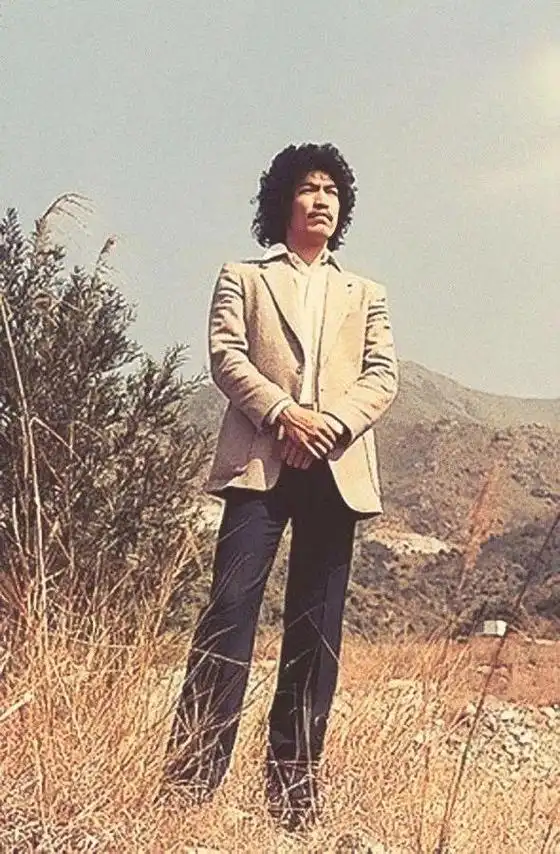 "大傻"成奎安:从月薪60到一天50万,娶两房妻子,54岁患癌去世