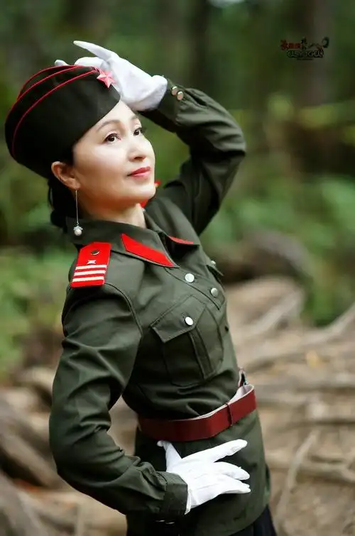 昔日文艺女兵晓琳