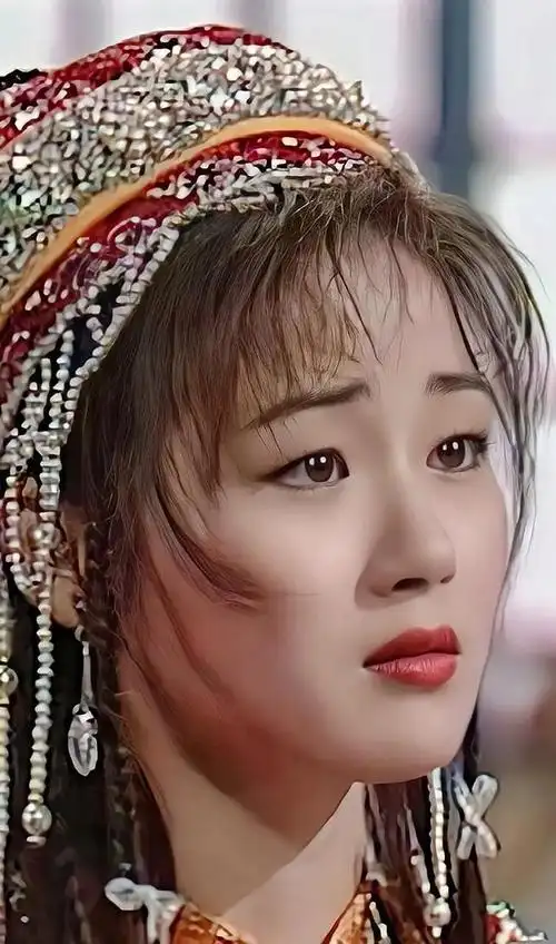 万绮雯丨一个从香港元朗走出的"乡下妹""香港第一美腿"