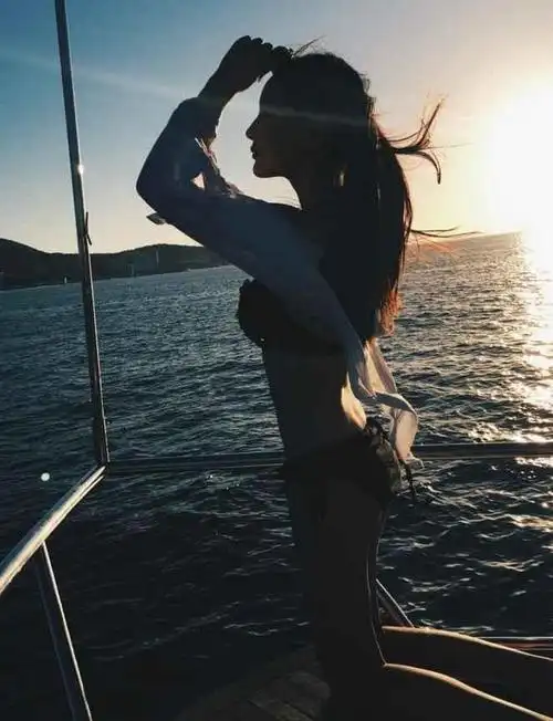 很有诗意的性感美女叶知秋vanessa户外写真 #写真# #性感# #比基尼