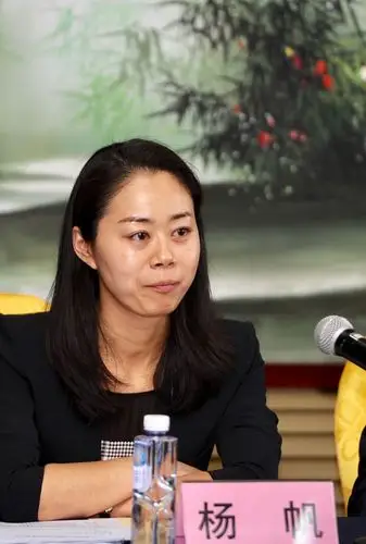 市委常委,市宣传部长杨帆女士参加座谈会并发表讲话.