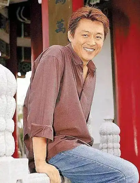 庹宗华和吴倩莲之间有过一段感情,两人爱情长跑将近十二年,这十二年