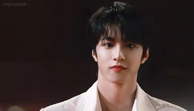 刘耀文 fashion item##gq内场