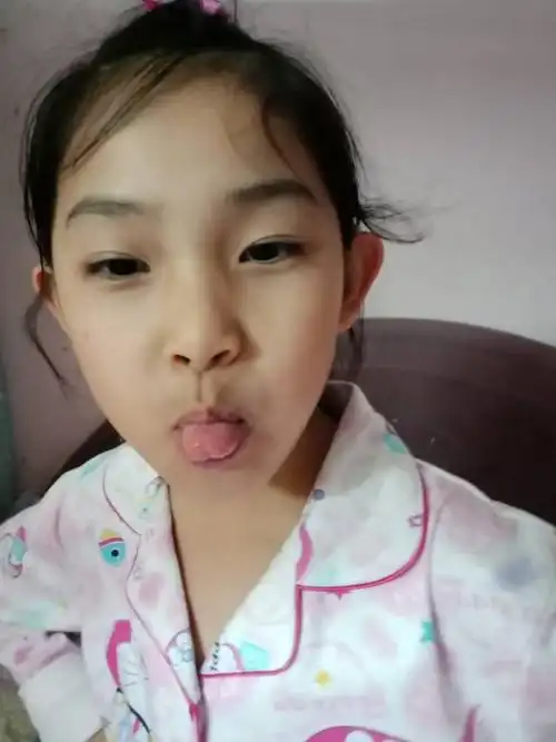 吐吐舌头,真可爱.