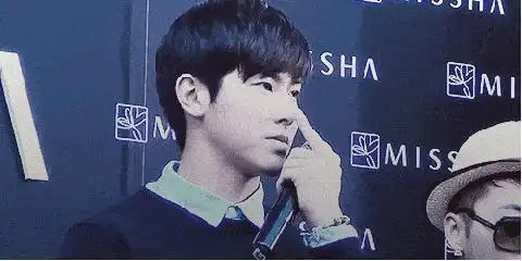 郑允浩东方神起野王巡夜人日志指定你gif动图_动态图_表情包下载_soo