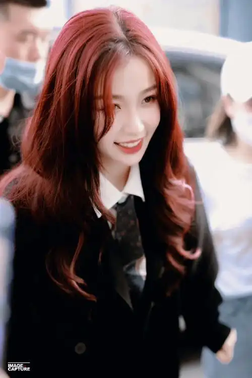 虞书欣新发色随拍