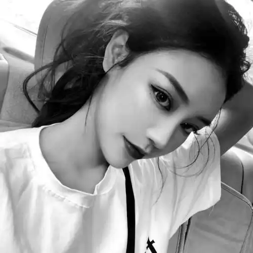 霸气冷漠女生头像黑白,不要踮着脚尖去爱一个人