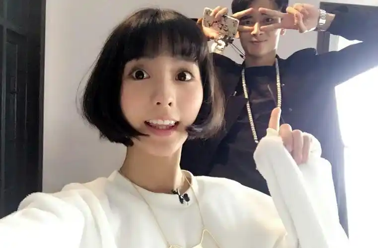 一年级大学季旁听生邢菲 正式生高旻睿三高boy图源微博,侵删