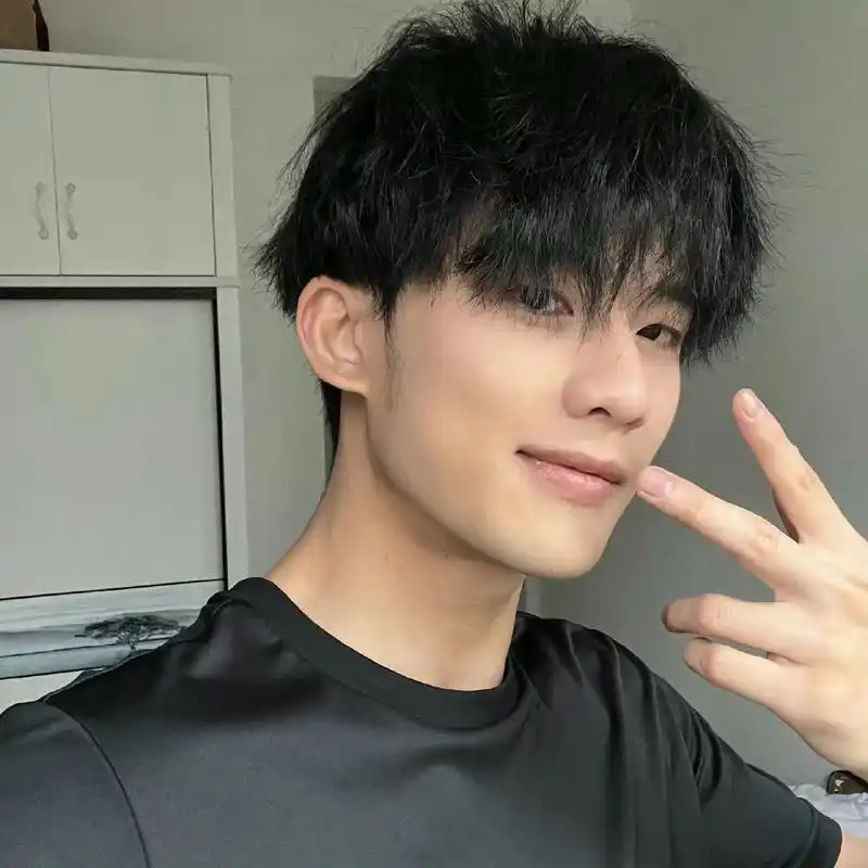 怎么会有这种寸头和长发都好看的男人##帅哥#黄怀霆 - 抖音