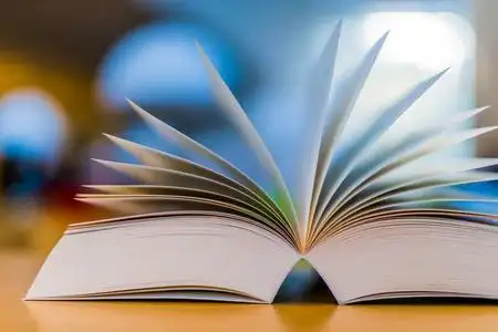 窗台上放着打开的书图片-窗台上放着打开的书素材-窗台上放着打开的书