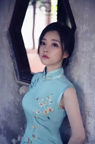 冯提莫旗袍写真 气质超群你hold住吗!