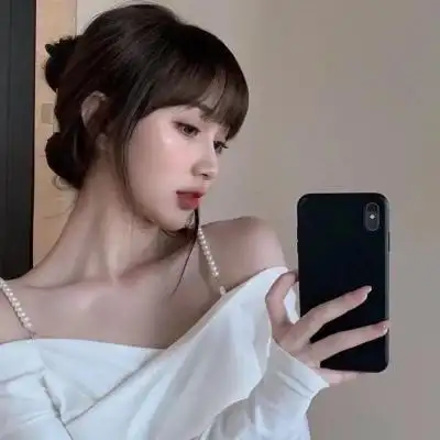 高清简单成熟低调的头像女生图片